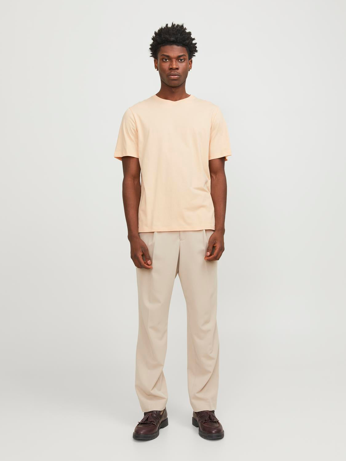 model_shot-front_full
